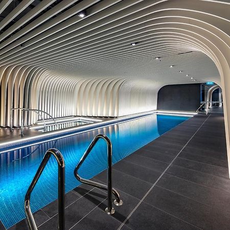 Skye Suites シドニー エクステリア 写真 The pool at The Standard London