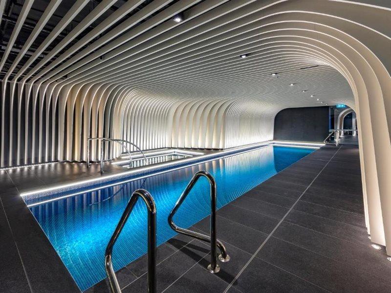 Skye Suites シドニー エクステリア 写真 The pool at the 2018-opened The Standard, East Village