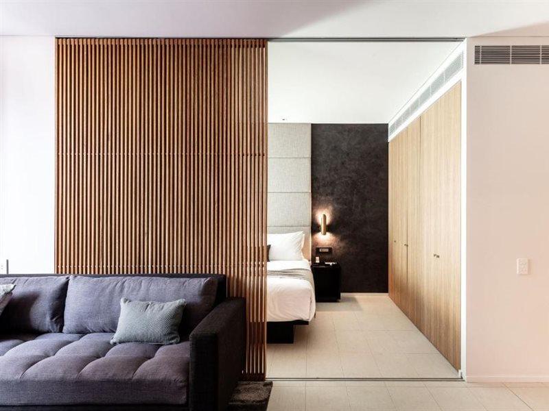 Skye Suites シドニー エクステリア 写真 A sliding door